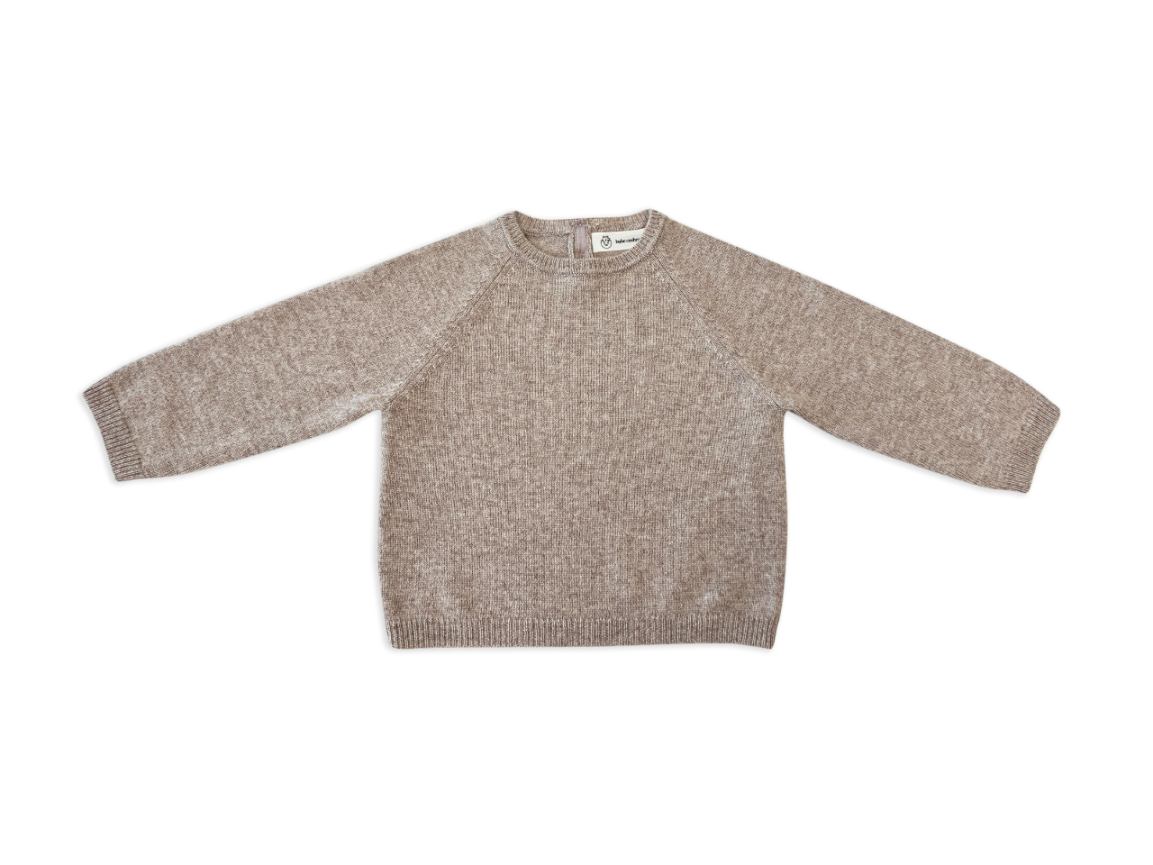 Unser kuschelweicher Pullover Pippa ist aus 100% feinstem Cashmere gestrickt. Der lockere Schnitt gibt dem Pullover einen lässigen Look, wirkt aber nicht zu oversized. Die kleine Knopfleiste auf der Rückseite erleichtert das An- und Ausziehen. 