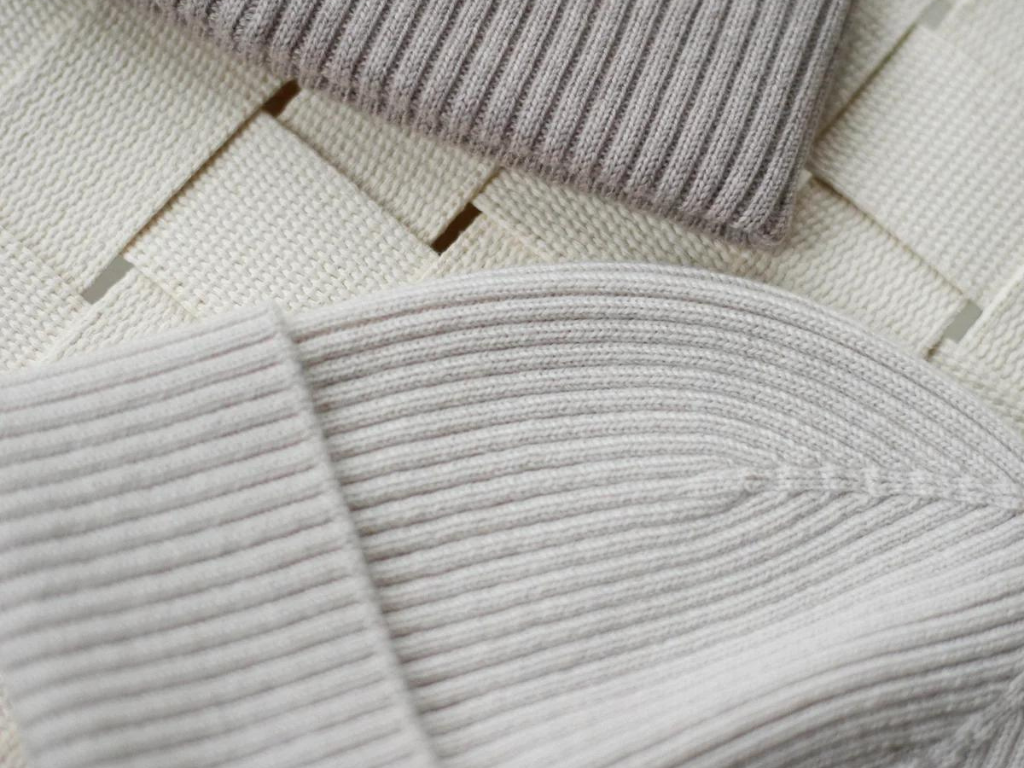 Detailaufnahme Beanie in Rippstruktur